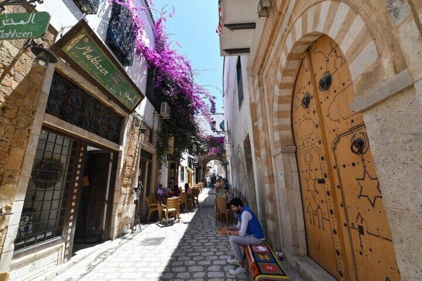 Guided tour of the Tunis Medina & street food tasting 