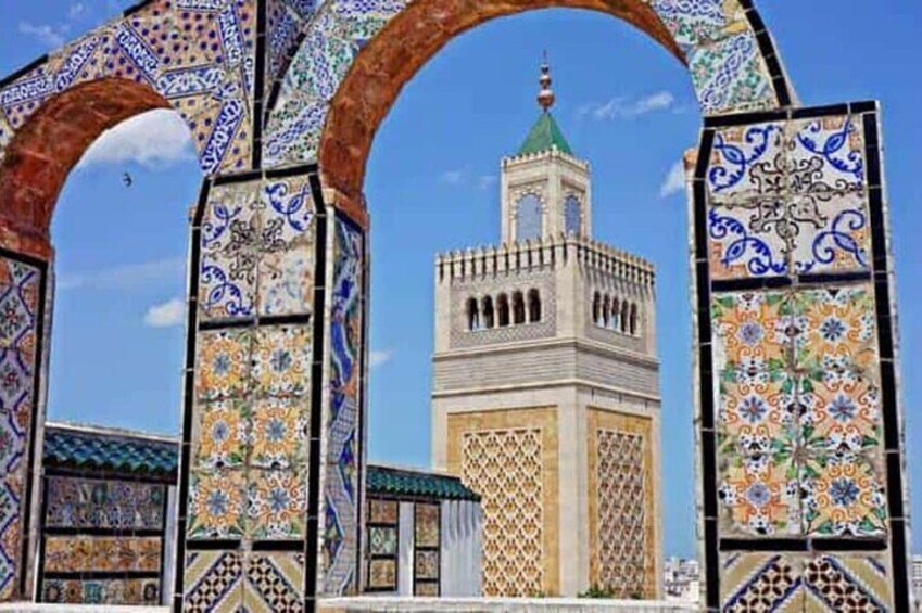 Guided tour of the Tunis Medina & street food tasting