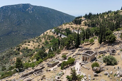 9 Hour Tour from Athens to the Ancient Wonders of Delphi