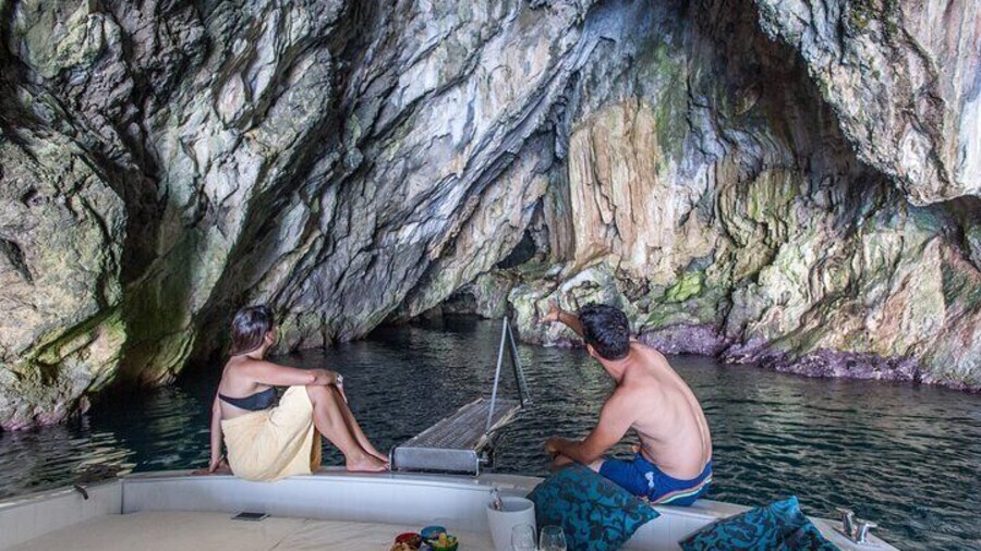 Private boat tour of the Island of Capri, Caves, Faraglioni
