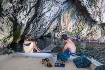 Private boat tour of the Island of Capri, Caves, Faraglioni
