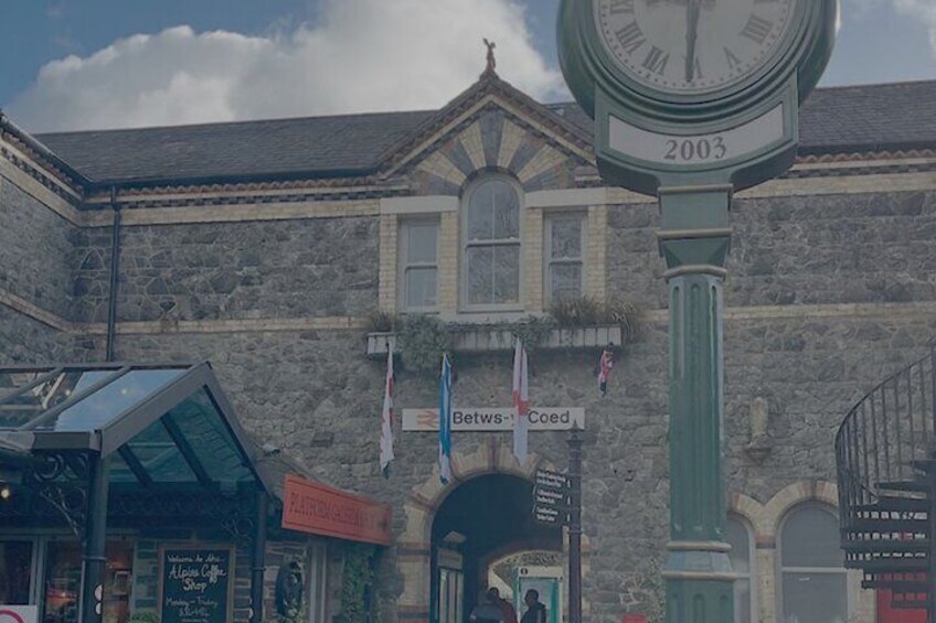The Gateway to Snowdonia Village: A Self-Guided Walking Tour