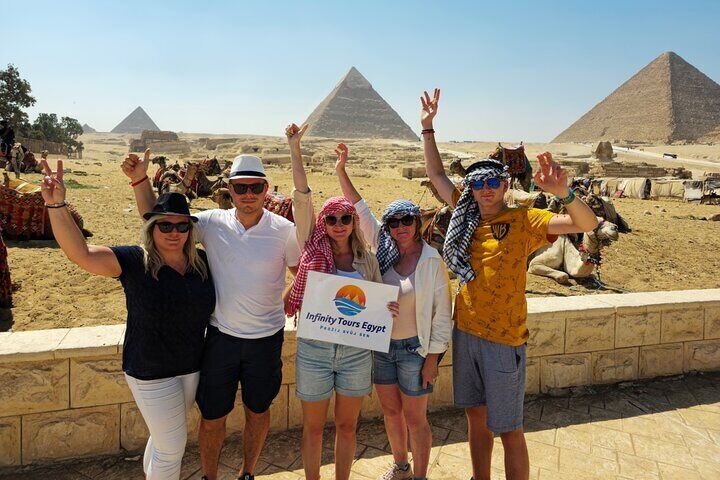 From Hurghada: Cairo Day Tour by minivan small group