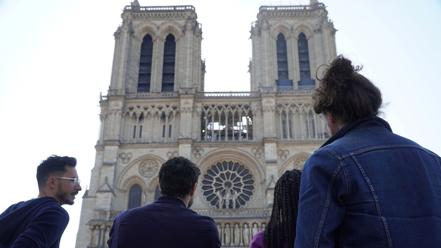 Guided Tour of Notre Dame Cathedral with Skip-the-Line Entry