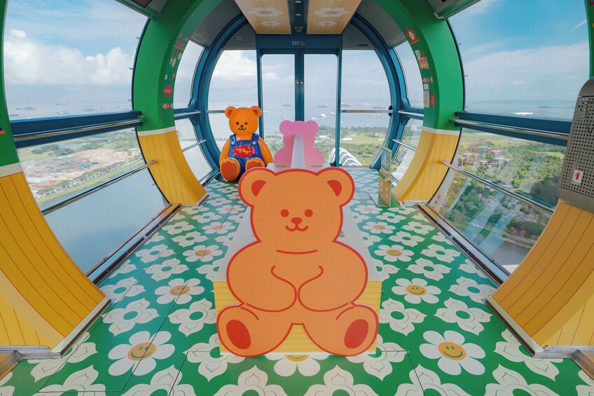 Wiggle Wiggle in the Sky at Singapore Flyer