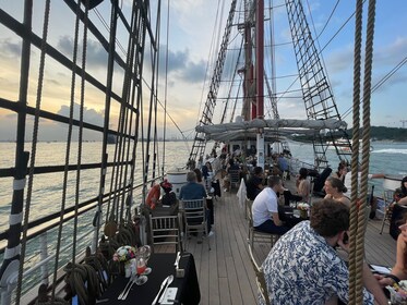 Crucero con cena - Crucero gastronómico al atardecer con comida de 5 platos