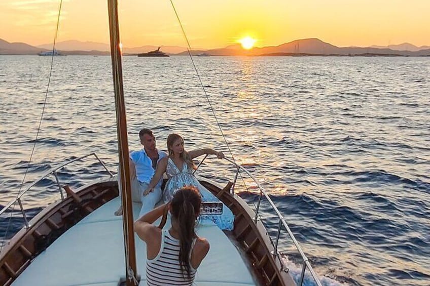 Boat Sunset Aperitif Tour in Tavolara and Molara