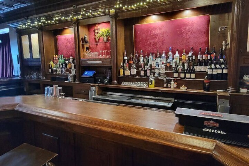 Vito's Vault Chicago finest dinner theatre speakeasy
