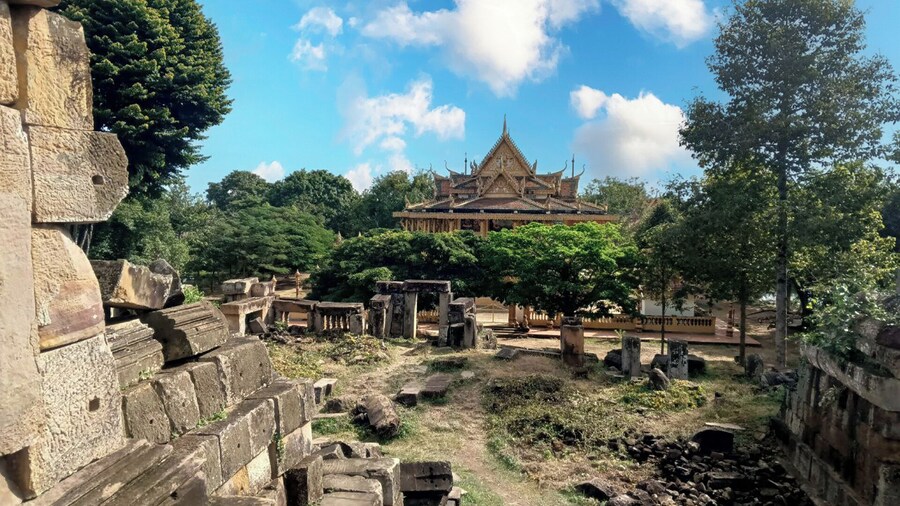 Grand Tour-Ek Phnom. Baset. Bamboo Train. Wat Banan. Phnom Sampov