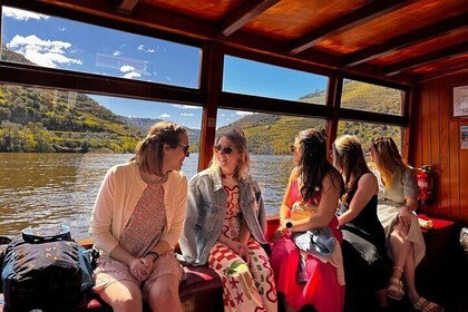 Explore Douro Valley with Traditional Flavours Wine and Views