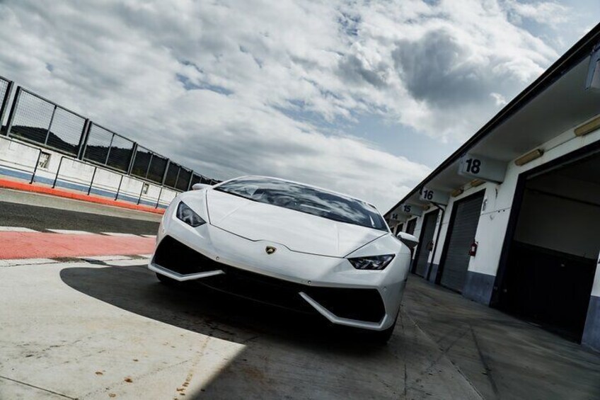 Excitements at the supercar summit in the Alfa Romeo temple on 18 05