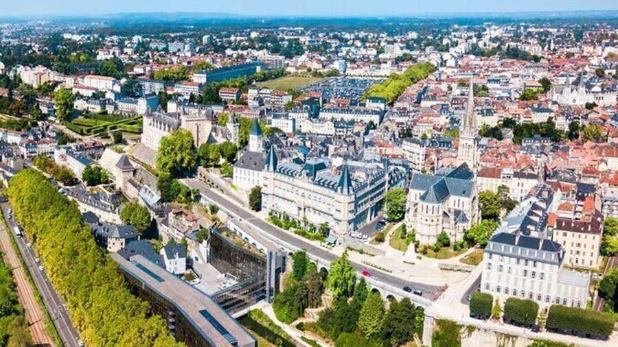 Best Intro to Pau in 2 hours with a Local