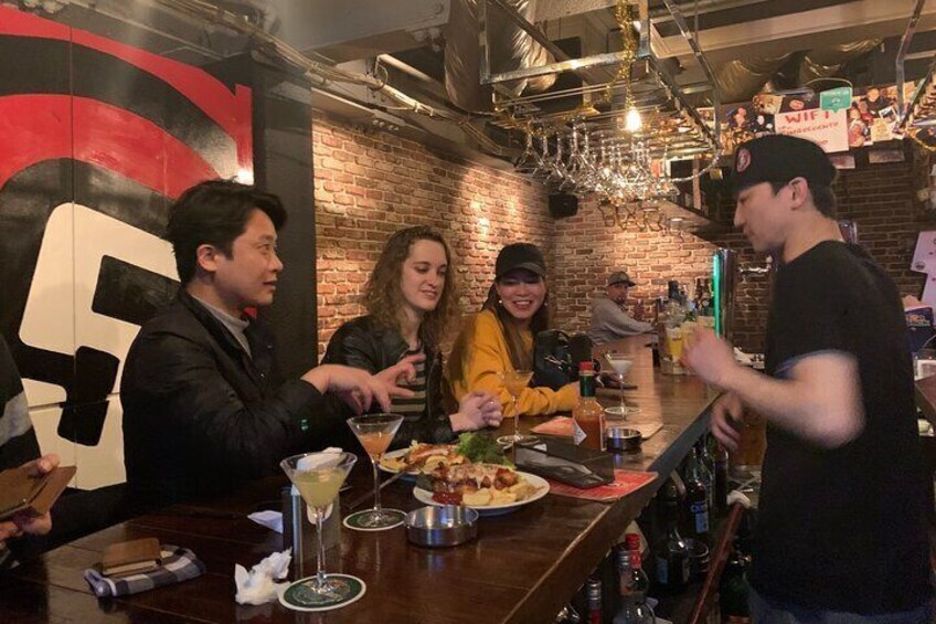 Kobe: Shinkaichi Evening Food Tour with Local Guide