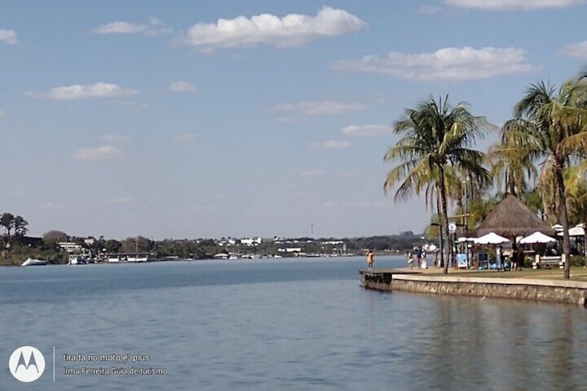 Pontoon by day