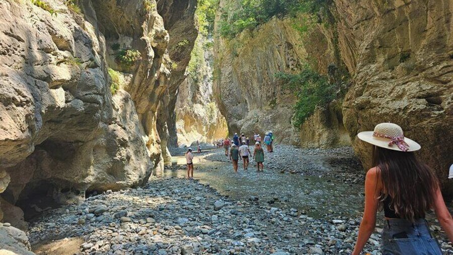 Holta Canyon Day Tour : Nature, Culture and Adventure