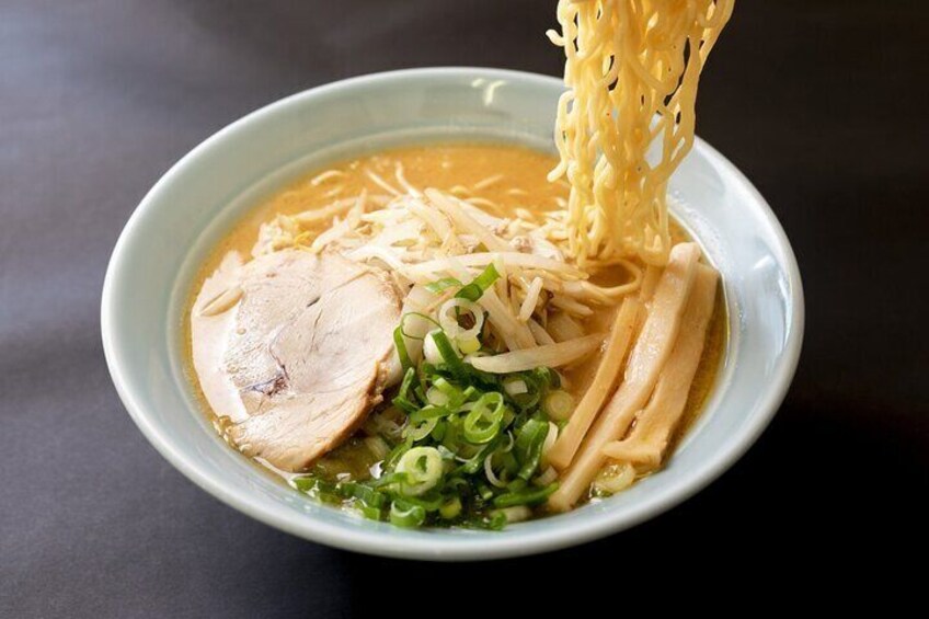 Himeji: Guided Ramen Tour with 2 Bowls of Ramen