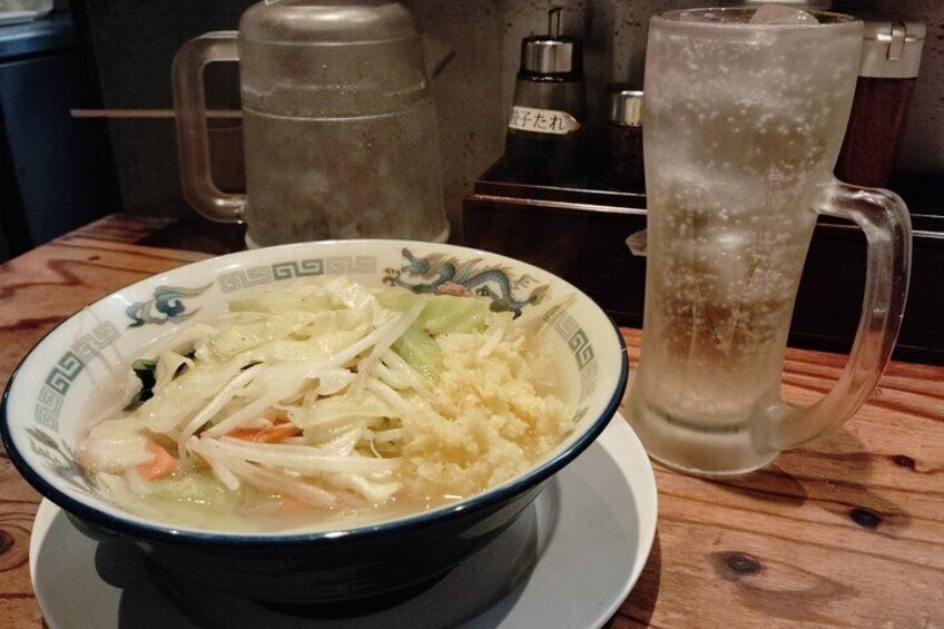 Himeji: Nightlife Tour with Local Guide and Food