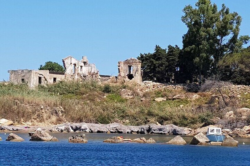 Noto: Private Boat half day to Plemmirio Aperitif and Snorkeling