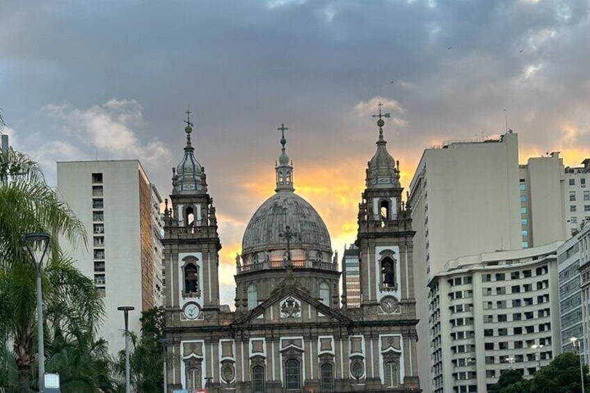 We shared a sunset with her. Iglesia da Candelaria-