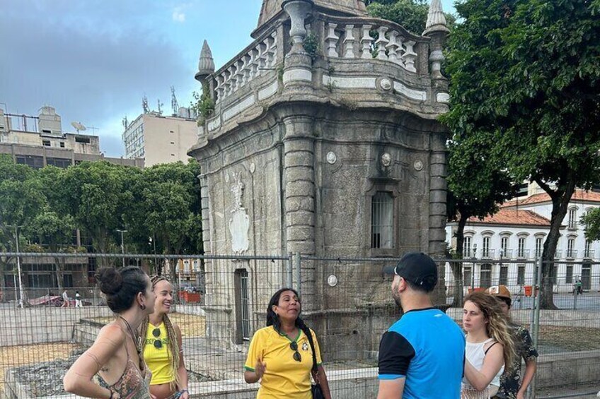Stop at Chafariz do Mestre Valentim. Praça XV