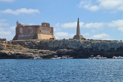 Avola: Private boat tour island of the Currents with Aperitif