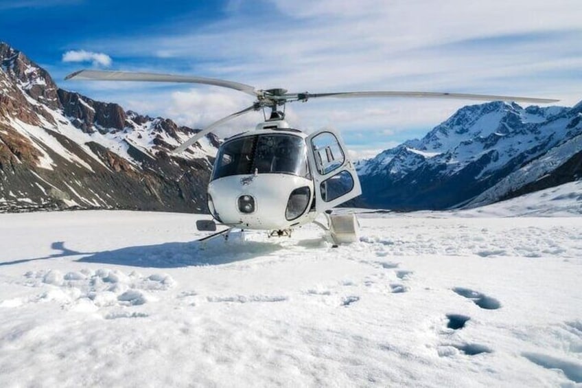 Everest base camp Landing near