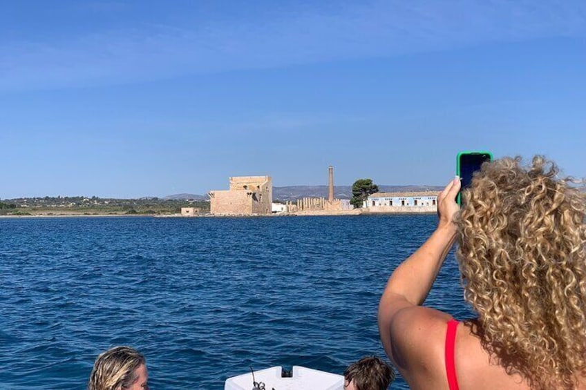 Avola: Private Boat Tour to Punta Ciriga, Sunset and Aperitif