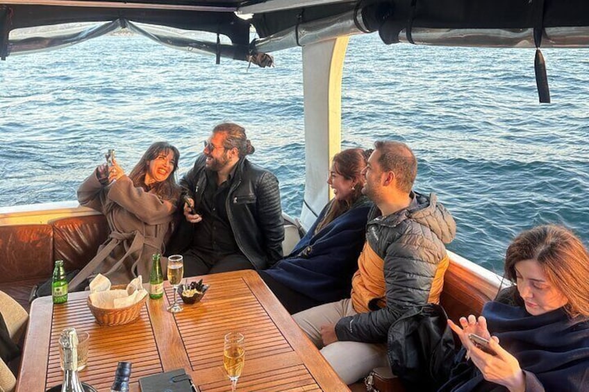 Luxury Yacht Tour on the Bosphorus with Sunset Option