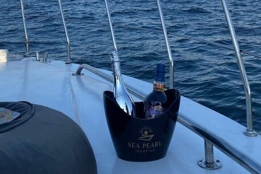 Luxury Yacht Tour on the Bosphorus with Sunset Option