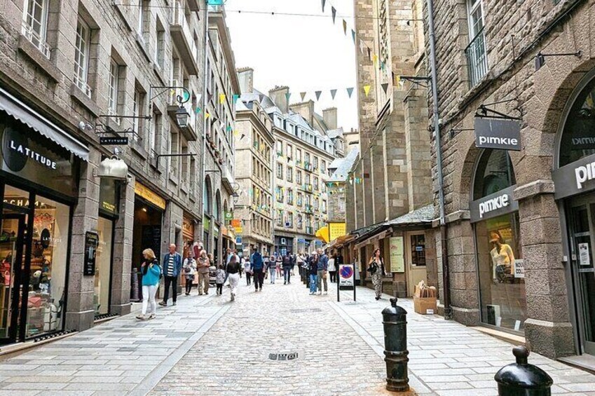 Guided tour of the historic old town of Saint Malo 