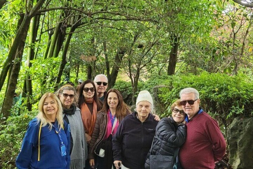 A group tour commemorative photo