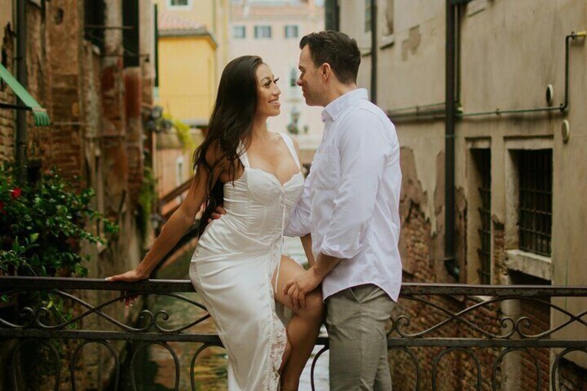 A Romantic Photoshoot in the Heart of Venice