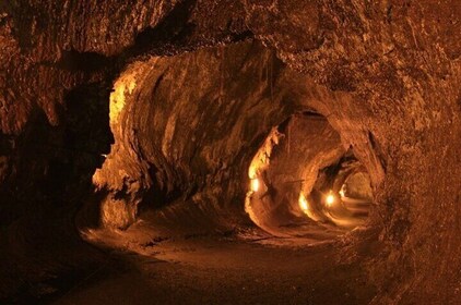 Best of Big Island: Volcanoes, Waterfall, Blacksand Beach & Lunch