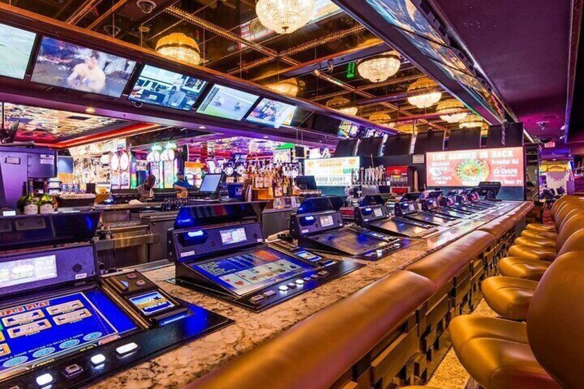 Las Vegas Strip Happy Hour Crawl!