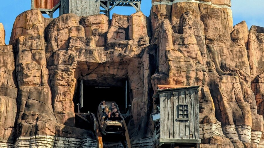 Australia: Warner Bros Movie World Inbound