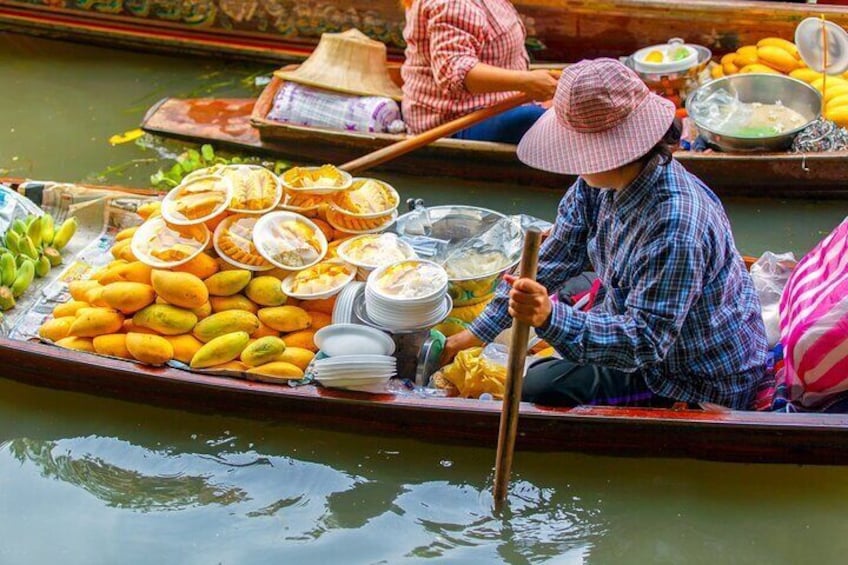 Damnoen Saduak Floating Market 