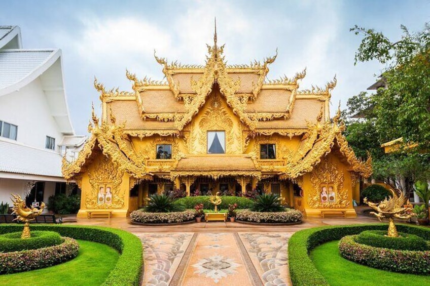 Day Tour to Chiang Rai White temple, Blue Temple, Golden Triangle & Boat Trip