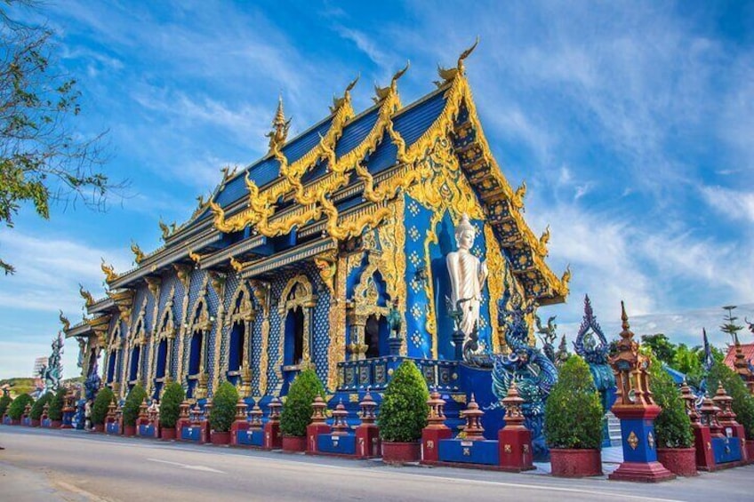 Day Tour to Chiang Rai White temple, Blue Temple, Golden Triangle & Boat Trip