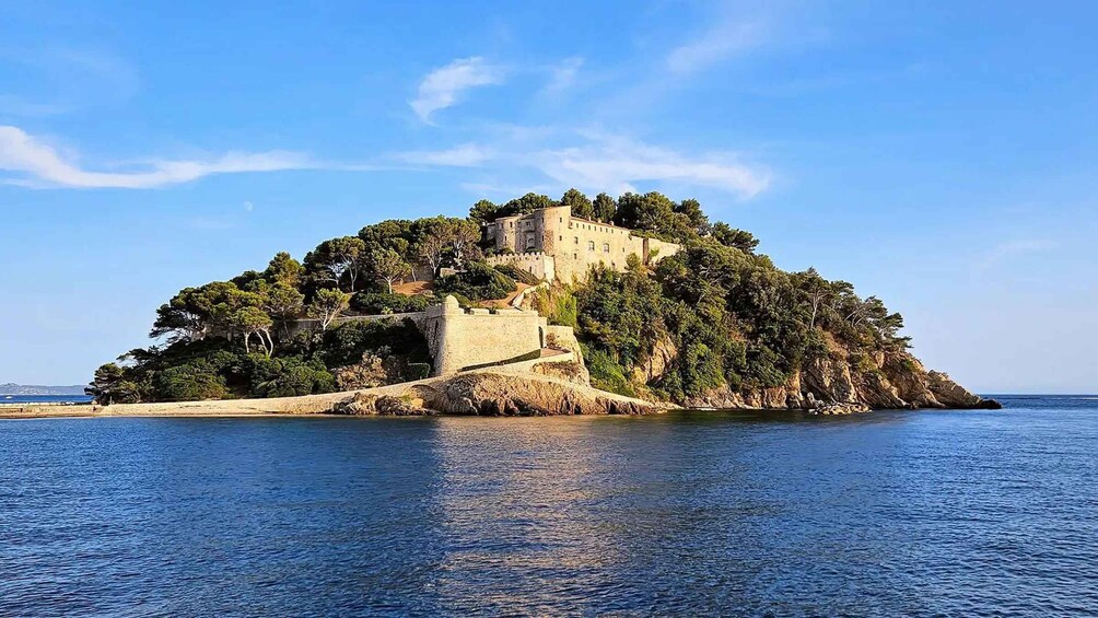 Picture 1 for Activity Hybrid boat trip around Fort de Brégançon departing from Bormes