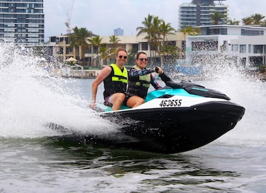 Surfers Paradise: 2 Hour Tropical Island Jet Ski Tour