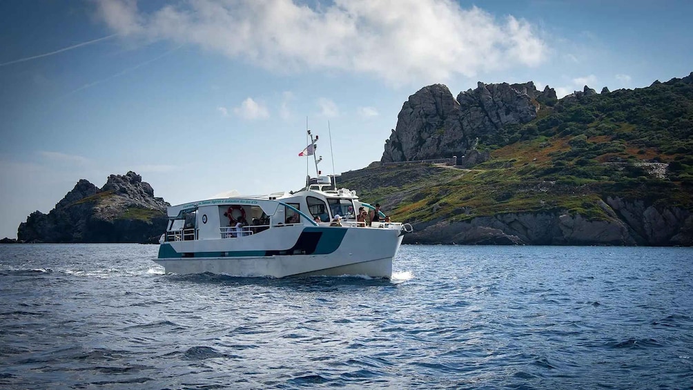Bormes-les-Mimosas: Hybrid boat to Porquerolles Island