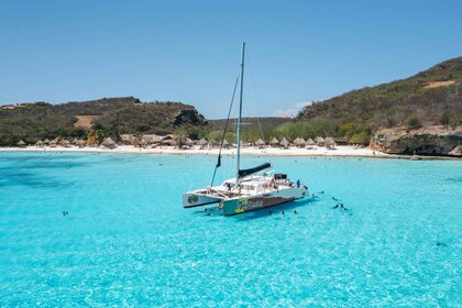 Curacao: West Coast Boattrip with Beaches, BBQ and Blue Cave