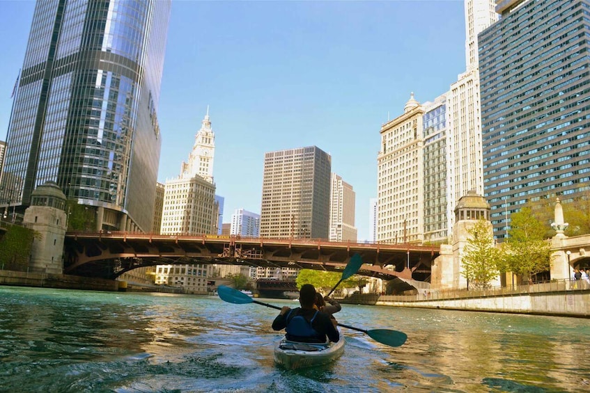 Picture 1 for Activity Chicago: 2-Hour Downtown Kayak Rental