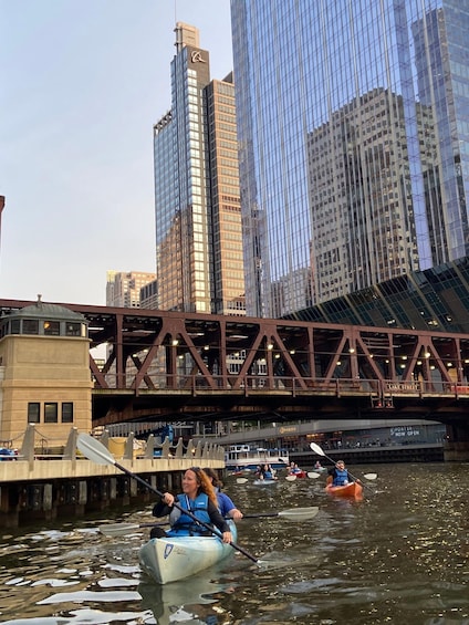 Chicago: Sunset Kayak Tour on the Chicago River