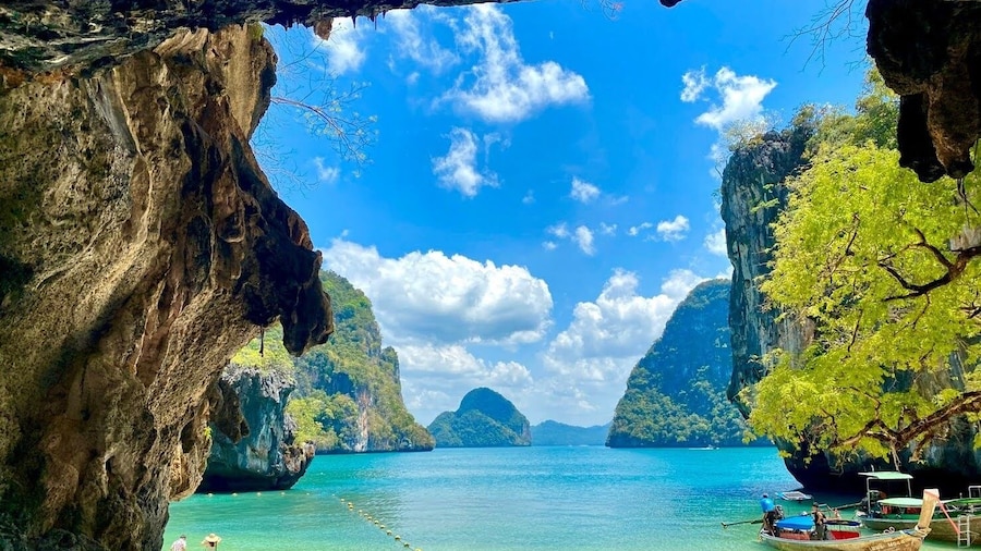 Hong Island Snorkeling Tour by Longtail Boat from Krabi with Viewpoint