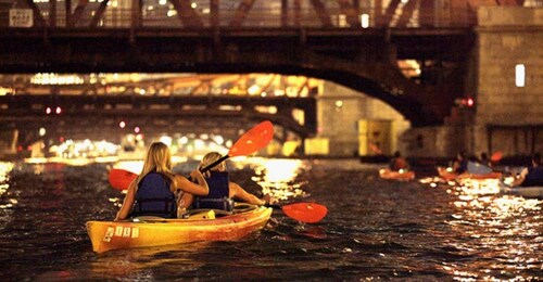 Chicago: Ghosts and Gangsters Night Kayak Tour