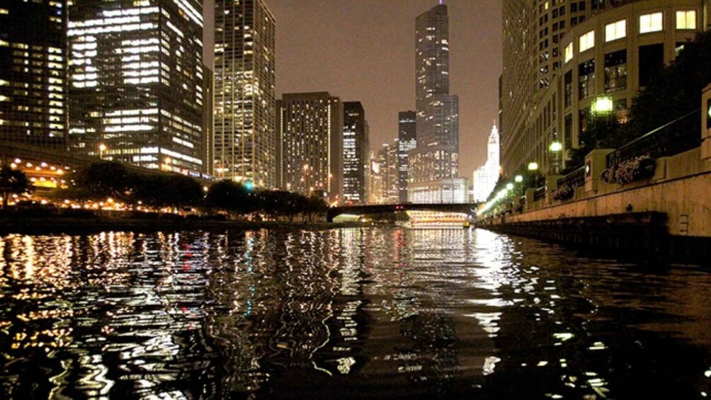 Picture 3 for Activity Chicago: Ghosts and Gangsters Night Kayak Tour