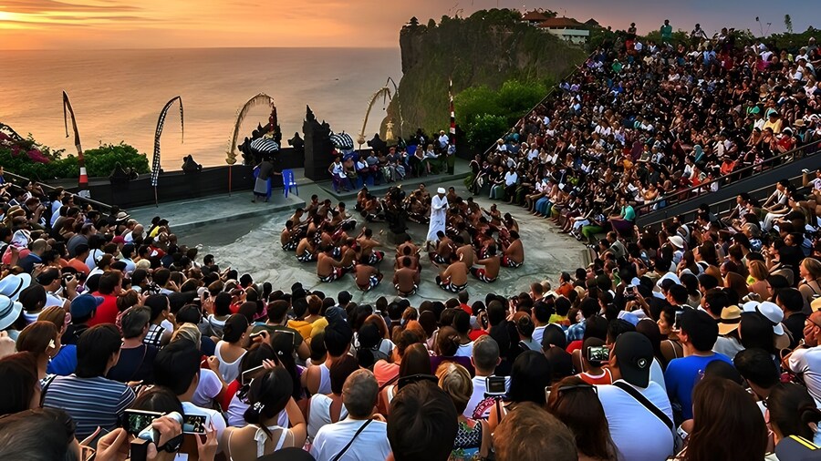 Bali Sunset Kecak Uluwatu and Jimbaran Seafood Dinner with Japanese Guide