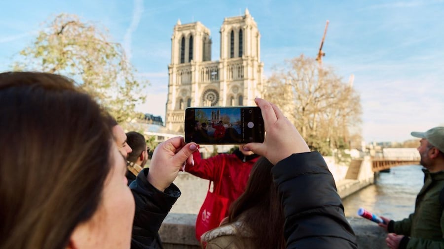 Notre-Dame Cathedral Entry+Guided Tour with Local Expert+Seine River Cruise