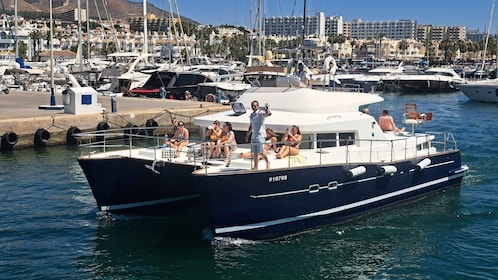 Benalmádena: Catamaran Cruise with Drinks and Swim Stop